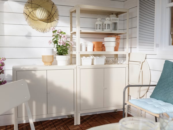 A GALEJ tealight holder outside