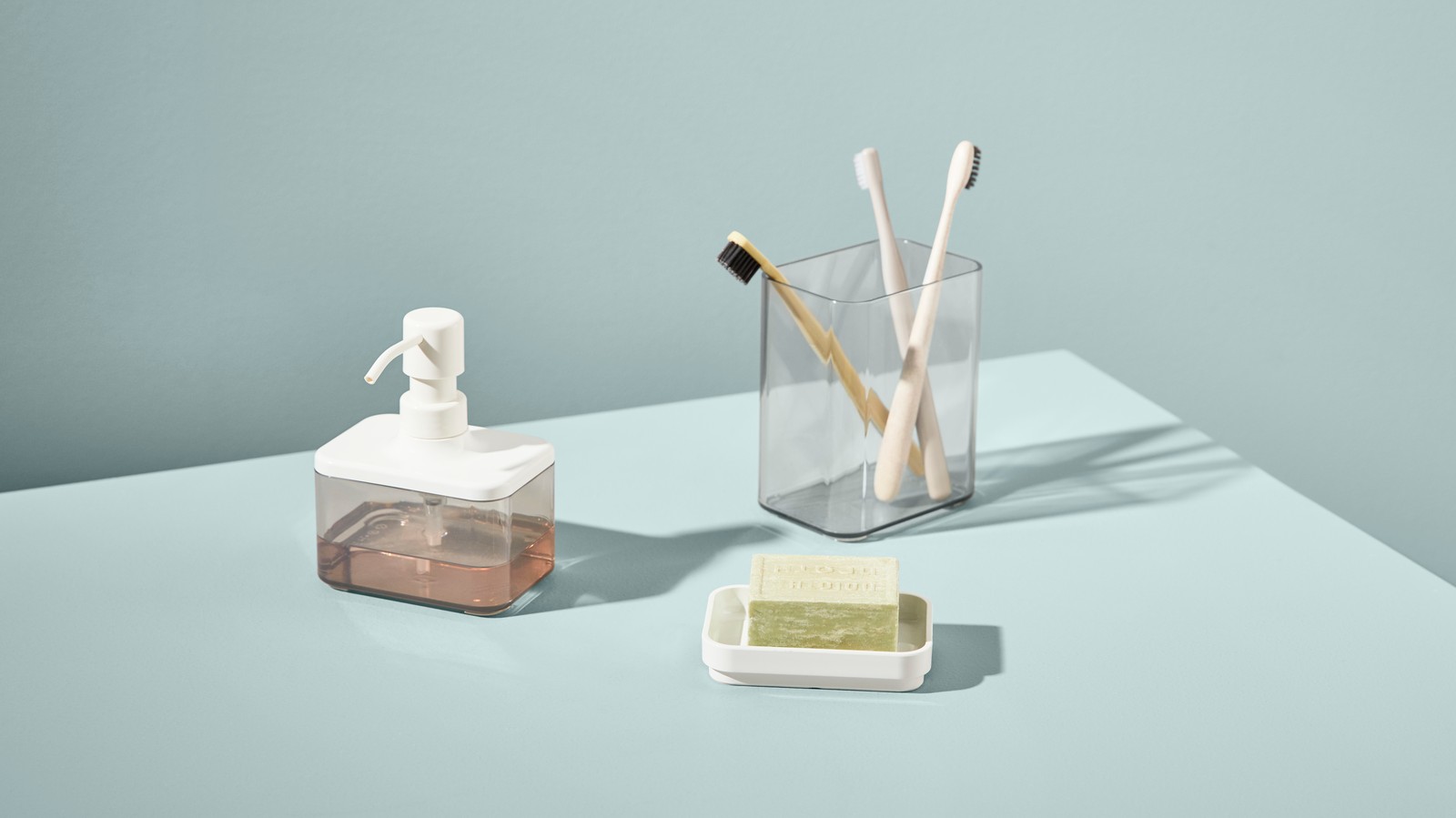 A BROGRUND 3-piece bathroom set