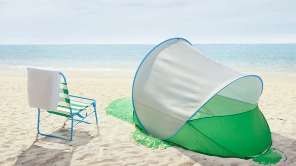 A green/blue STRANDÖN pop-up sun/wind shelter