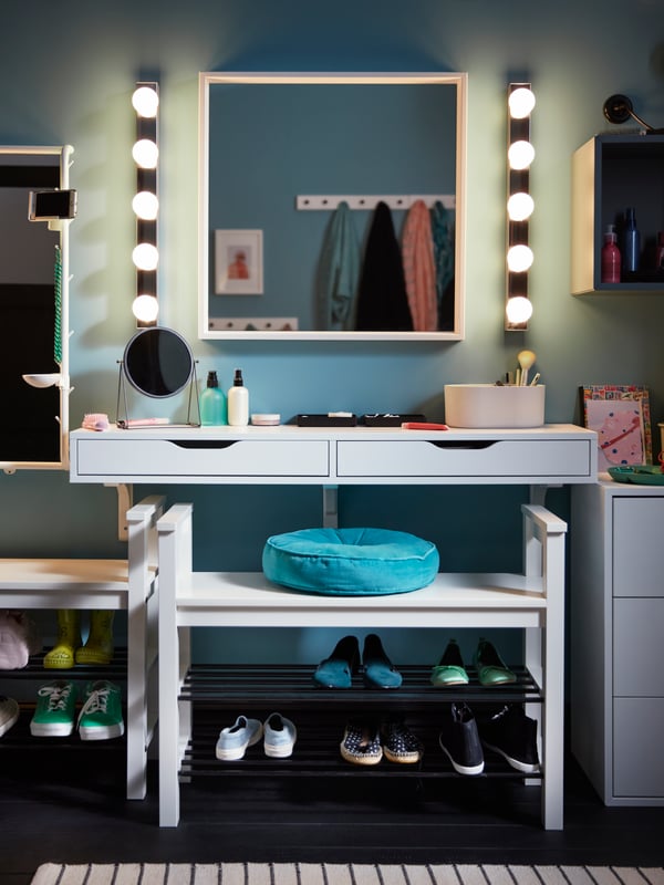 A white HEMNES bench with shoe storage in the hallway
