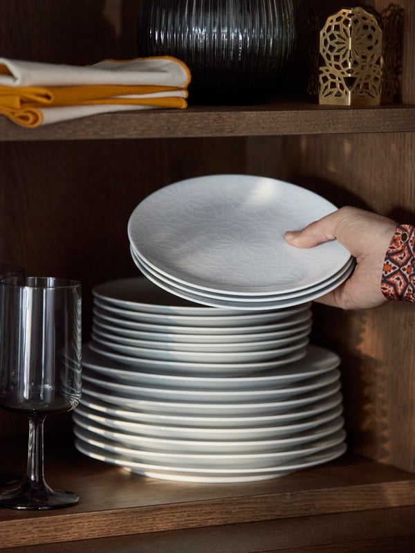 A white GOKVÄLLÅ plate