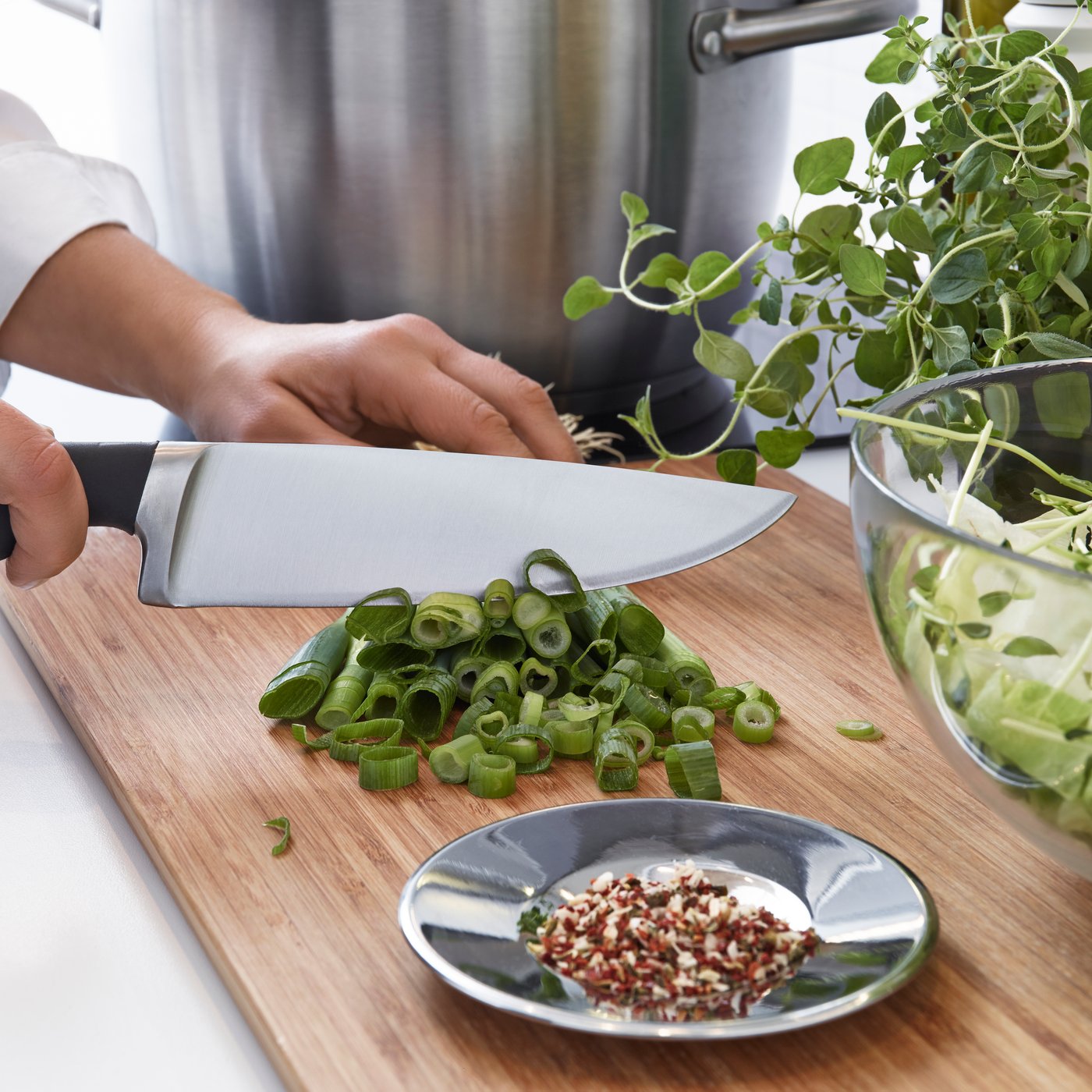 VÖRDA Kokkekniv, svart, 17 cm.