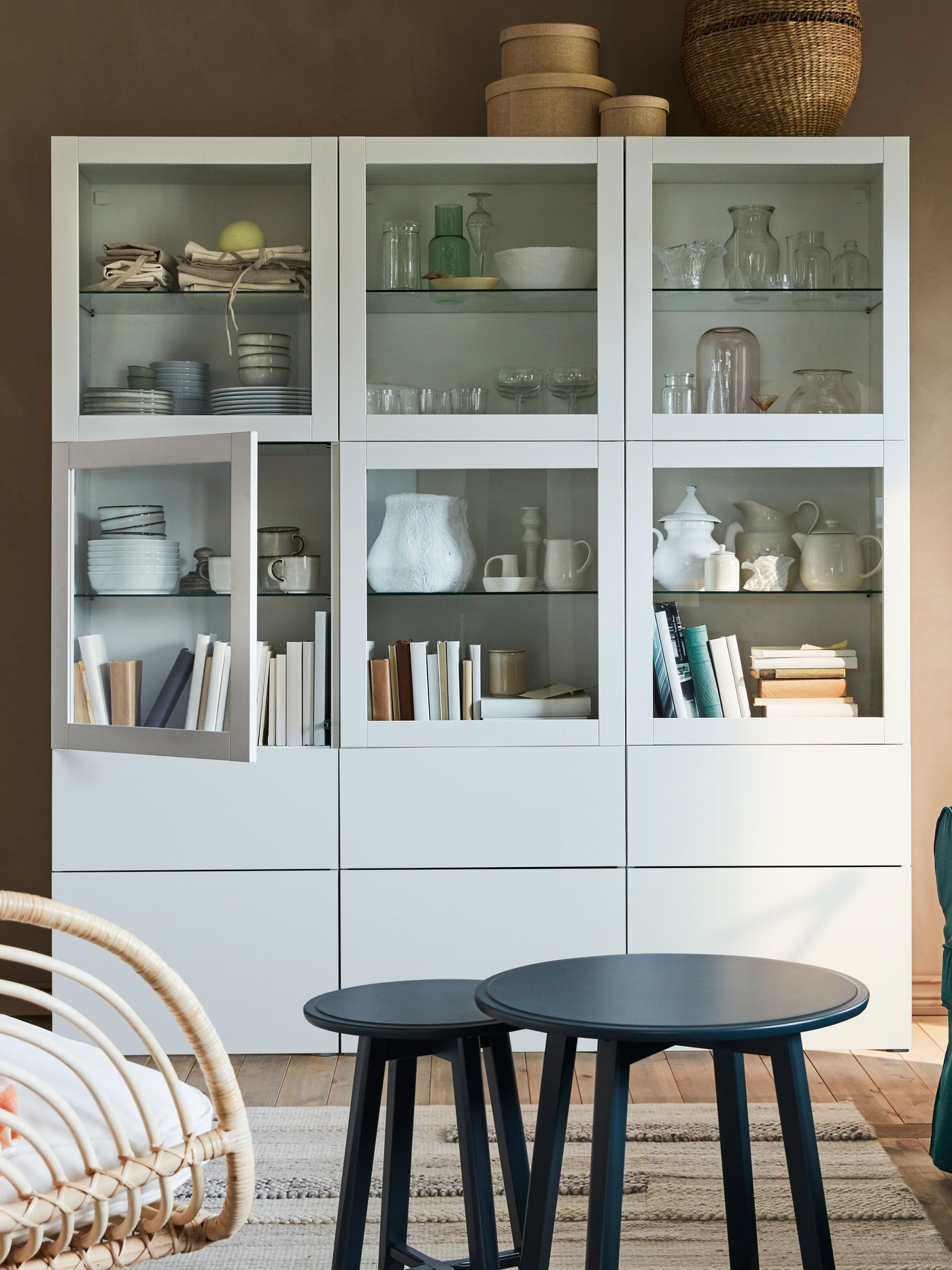 A ceramic white GODTAGBAR candlestick in the living room