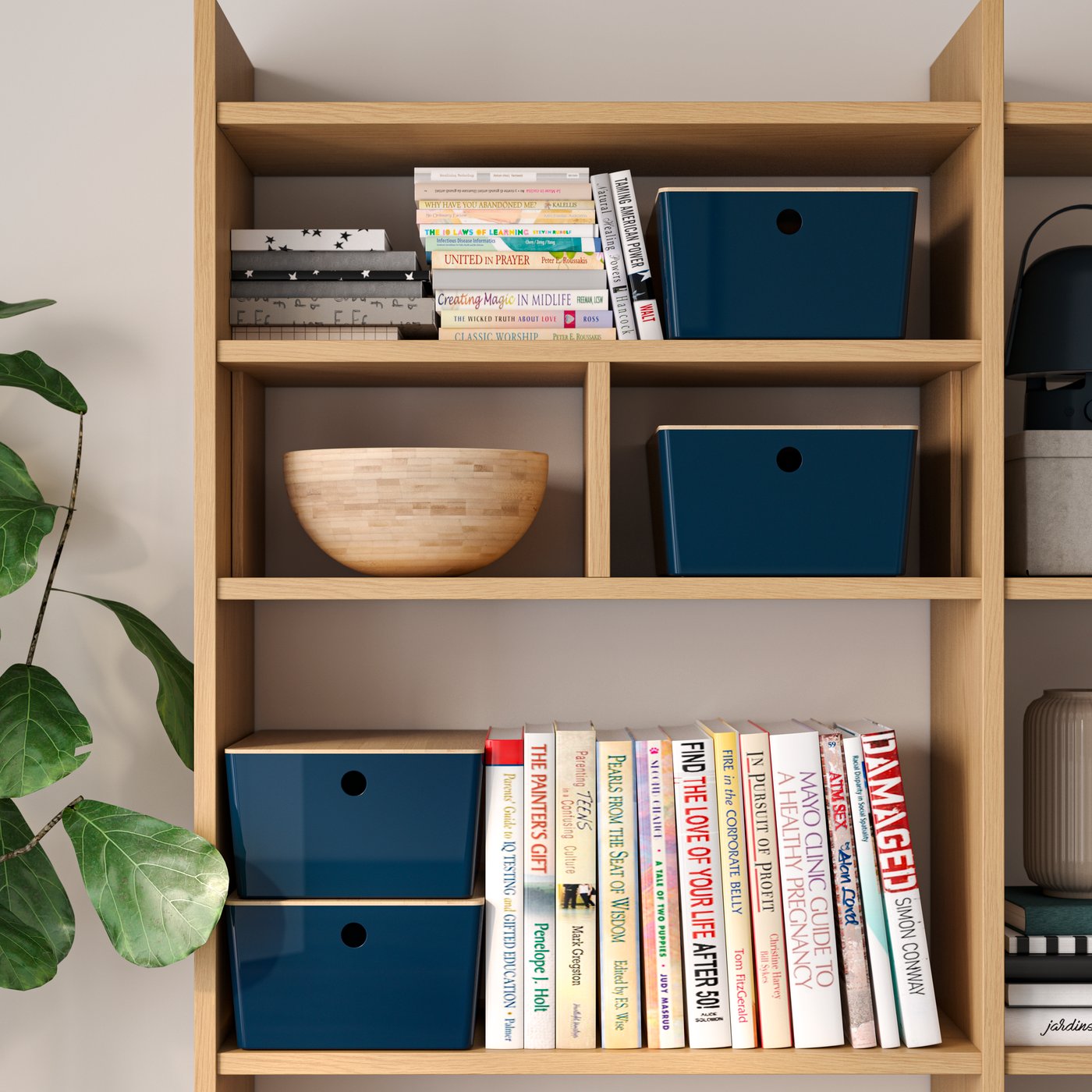 Unha caixa KUGGIS negra-azul/bambú con tapa