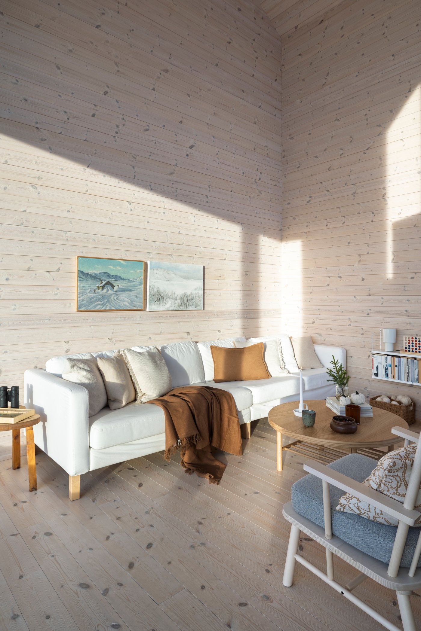 Vinterfint i stua på hytta på Haukelifjell.