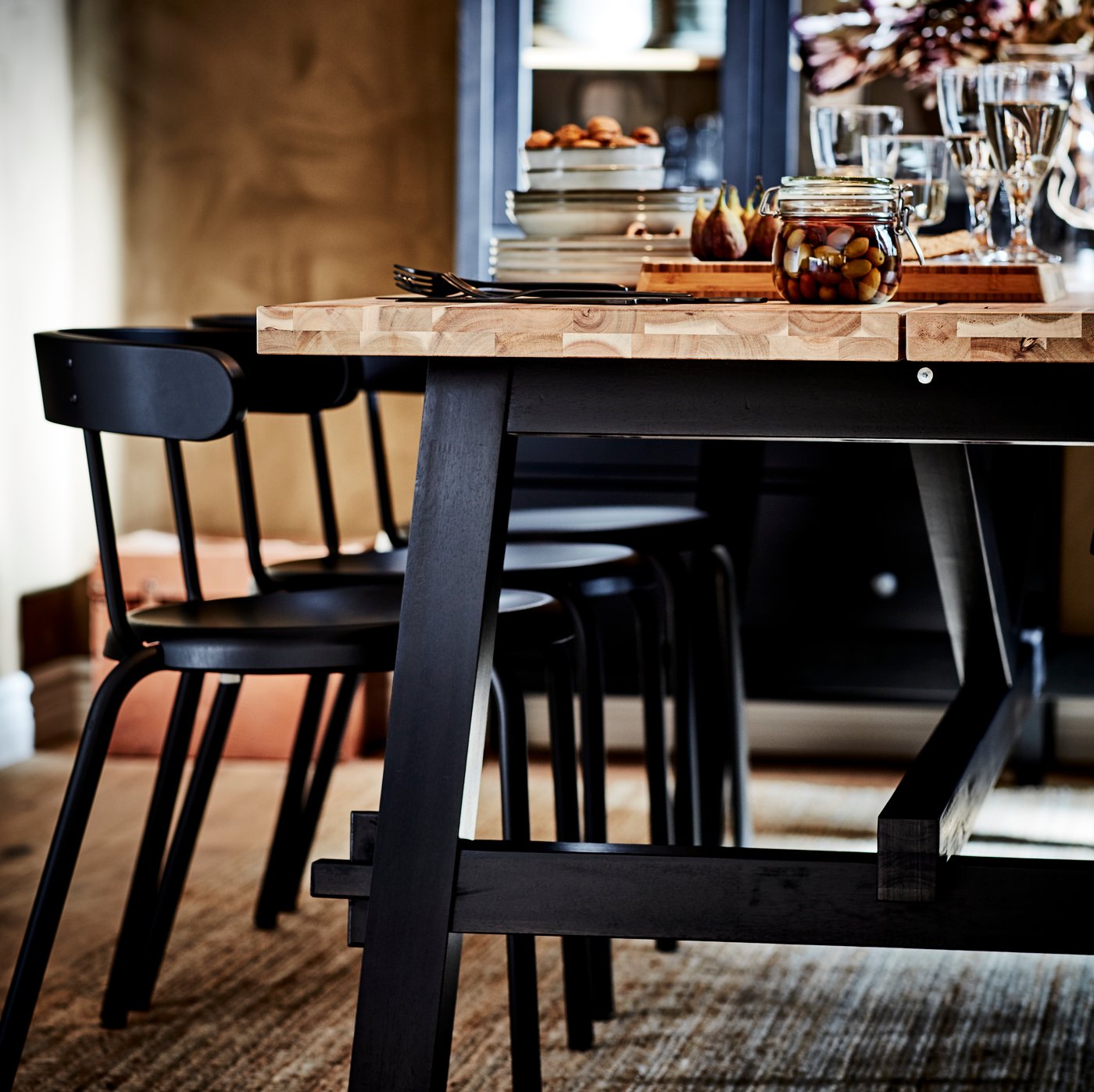 An acacia/black SKOGSTA dining table in the dining room