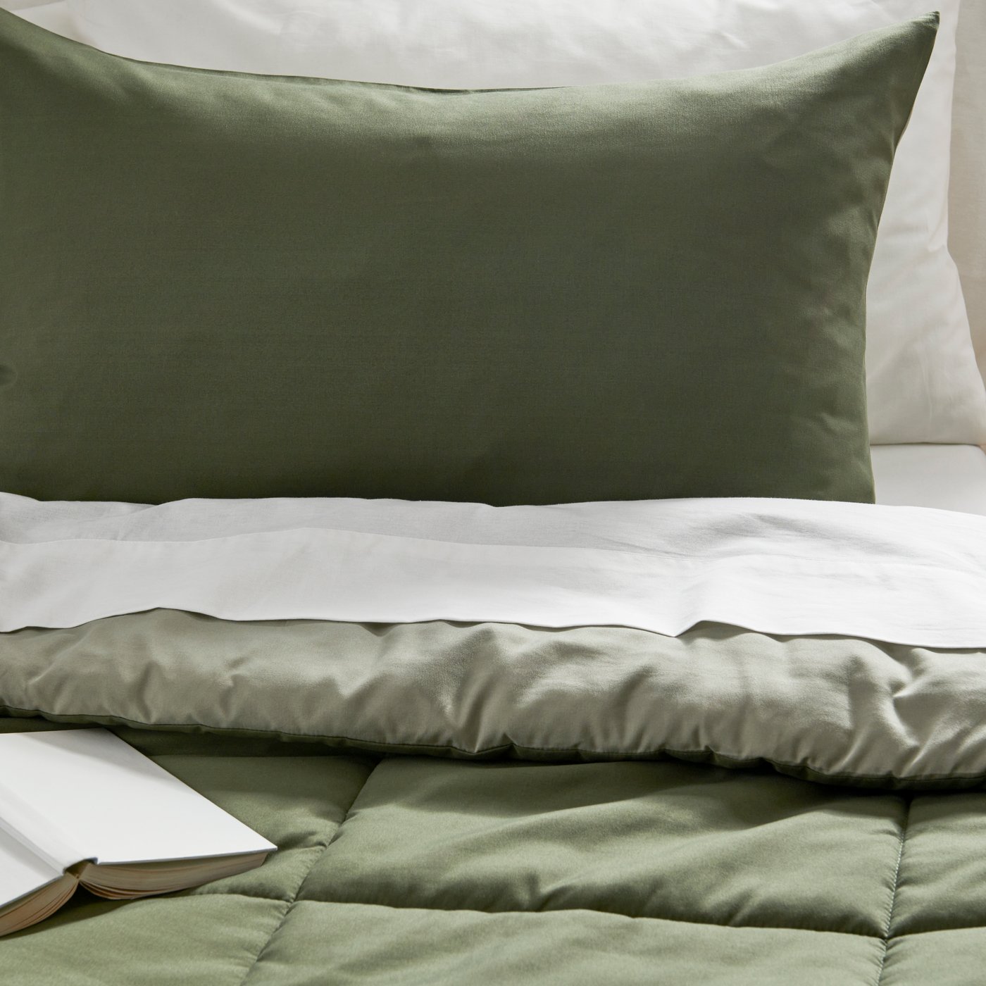 Juego de edredón HEDFRYLE en color verde.