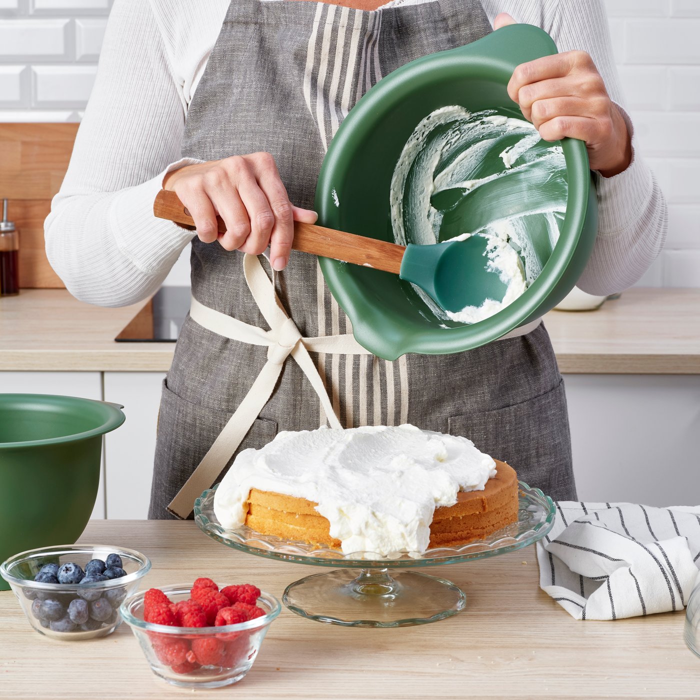 A dark green VISPAD mixing bowl
