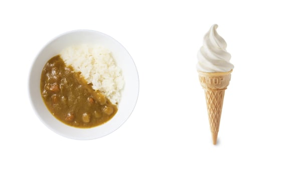 カレーライスとソフトクリームの写真。