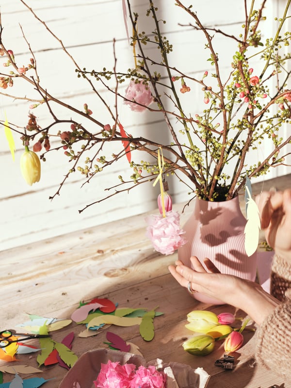 An Easter branch with colourful Easter decorations in a pink GRADVIS vase