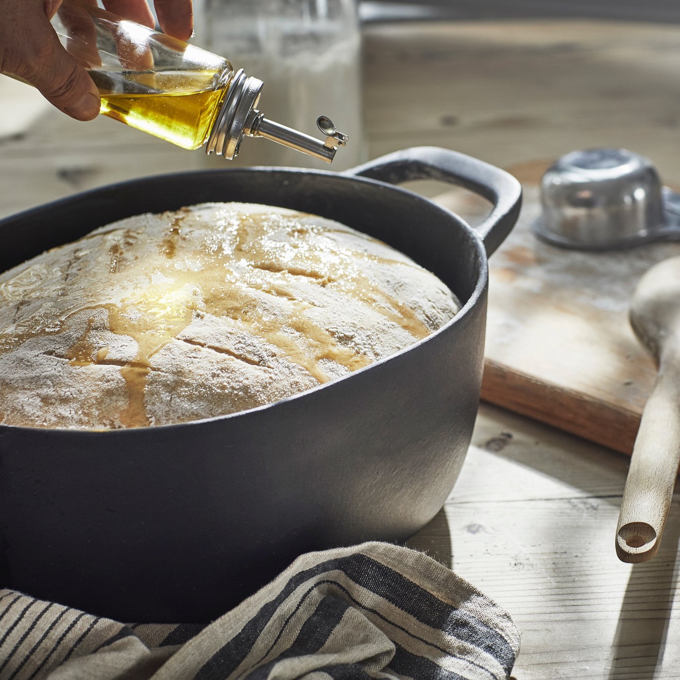 An enamelled cast iron matt/black VARDAGEN casserole with lid