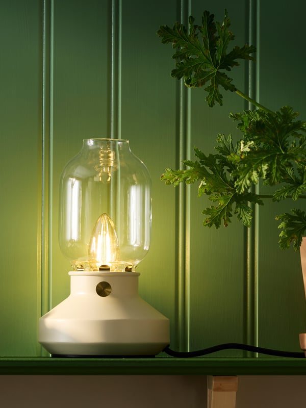 Lampe de table TÄRNABY beige à intensité variable