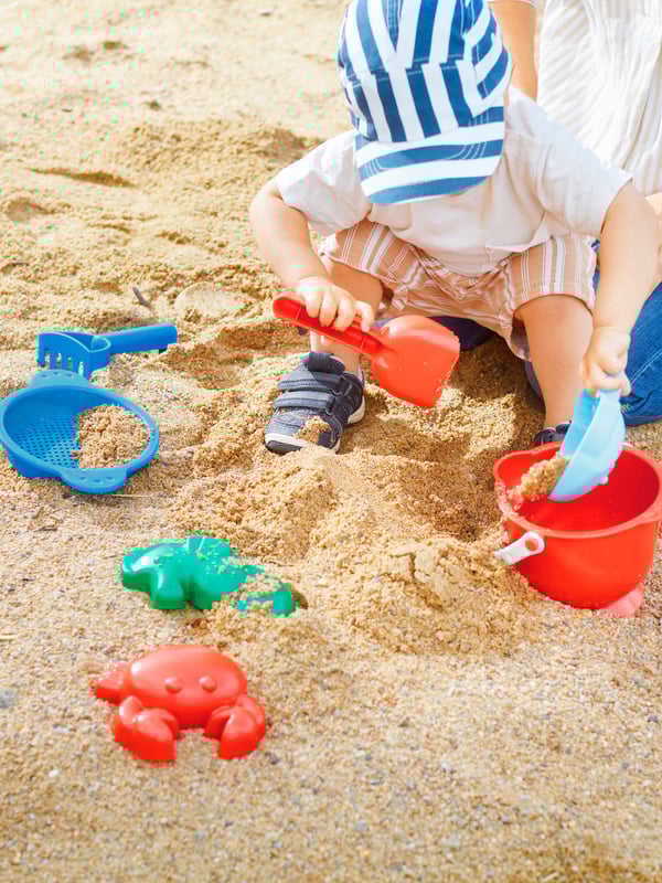 A multicolour SANDIG 7-piece sand play set