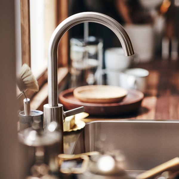 Stainless steel sink and kitchen tap