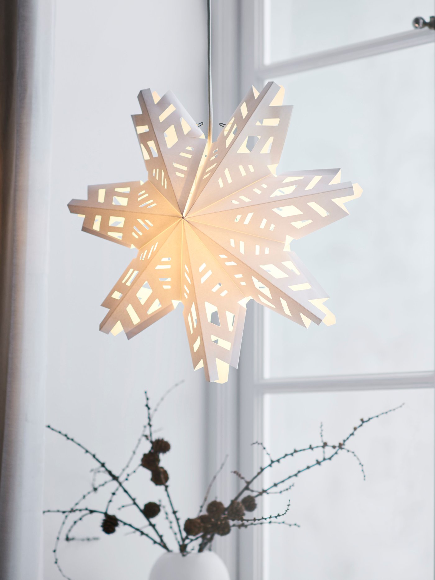 A snowflake STRÅLA lampshade