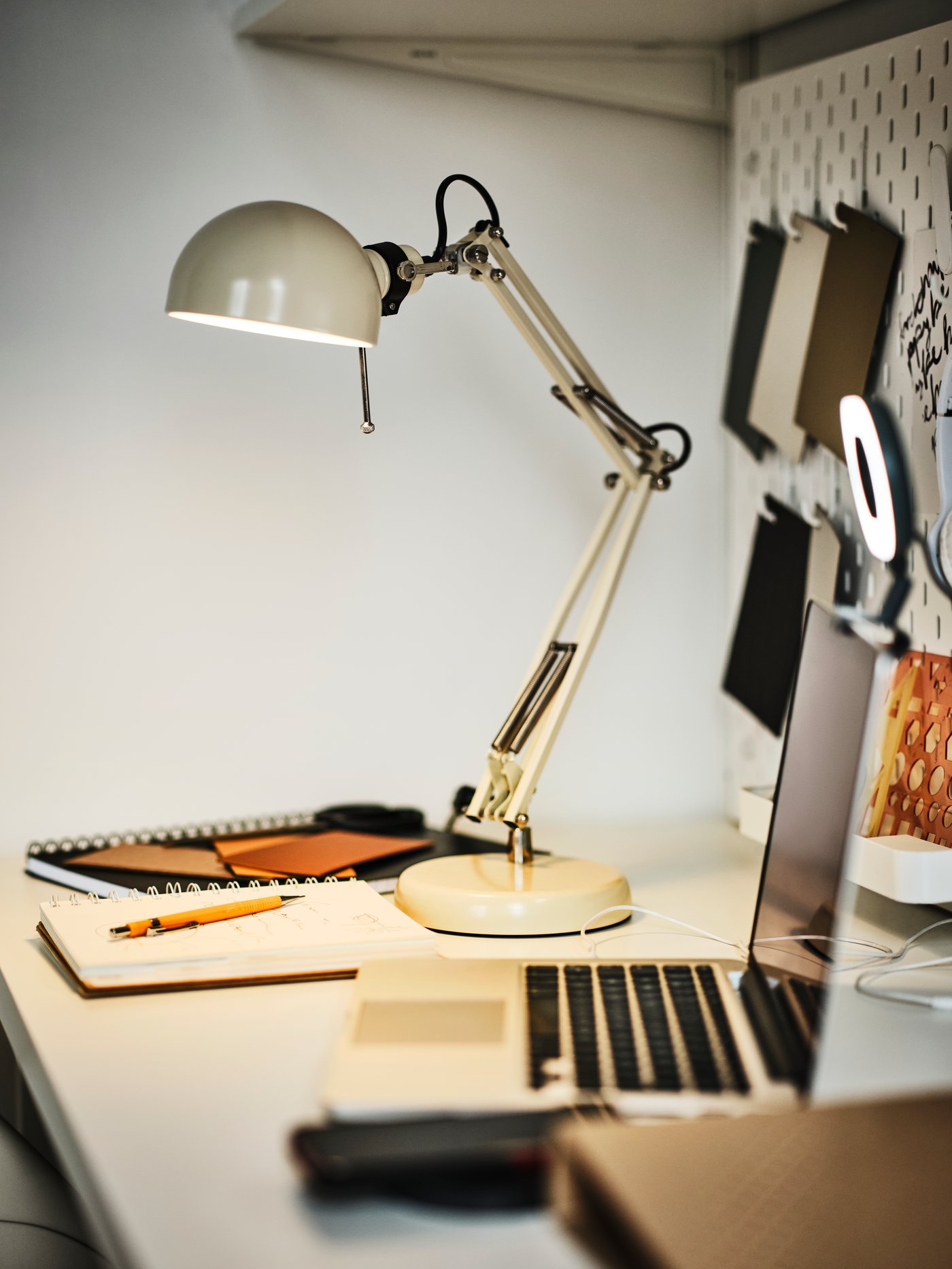 A dimmable/turquoise STÄNKREGN LED ring lamp