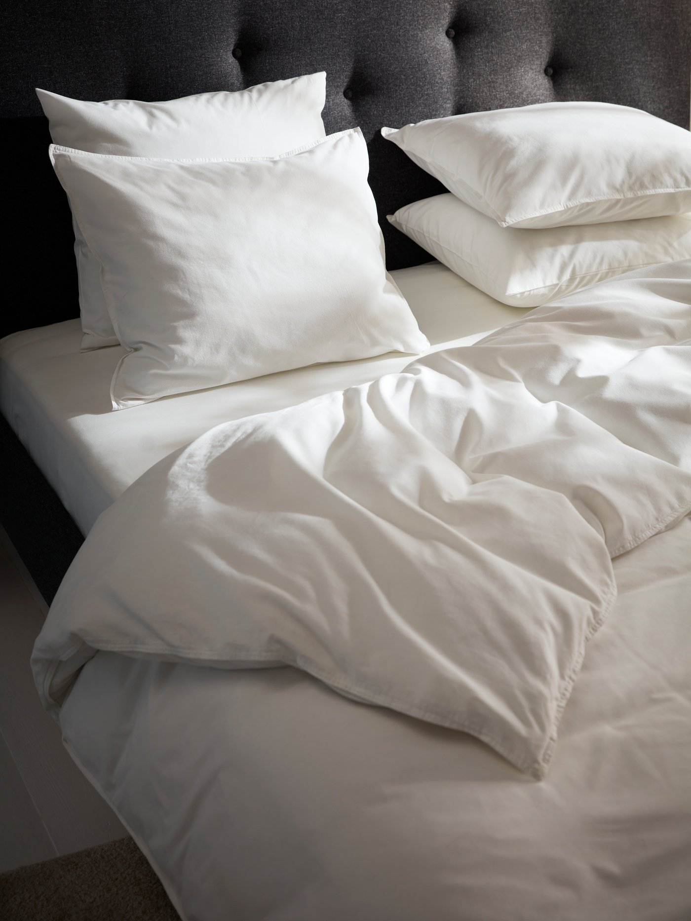 A white NATTJASMIN fitted sheet