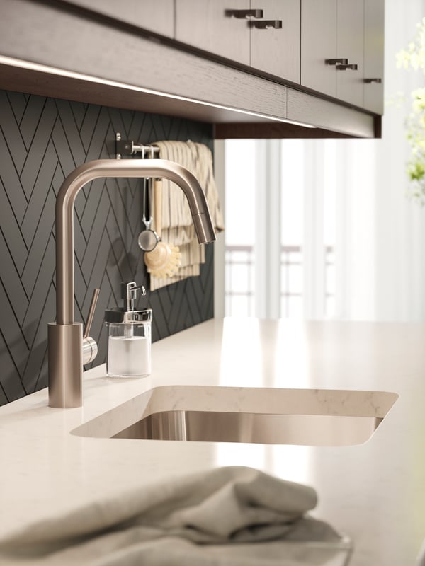 A stainless steel colour ÄLMAREN kitchen mixer tap w pull-out spout