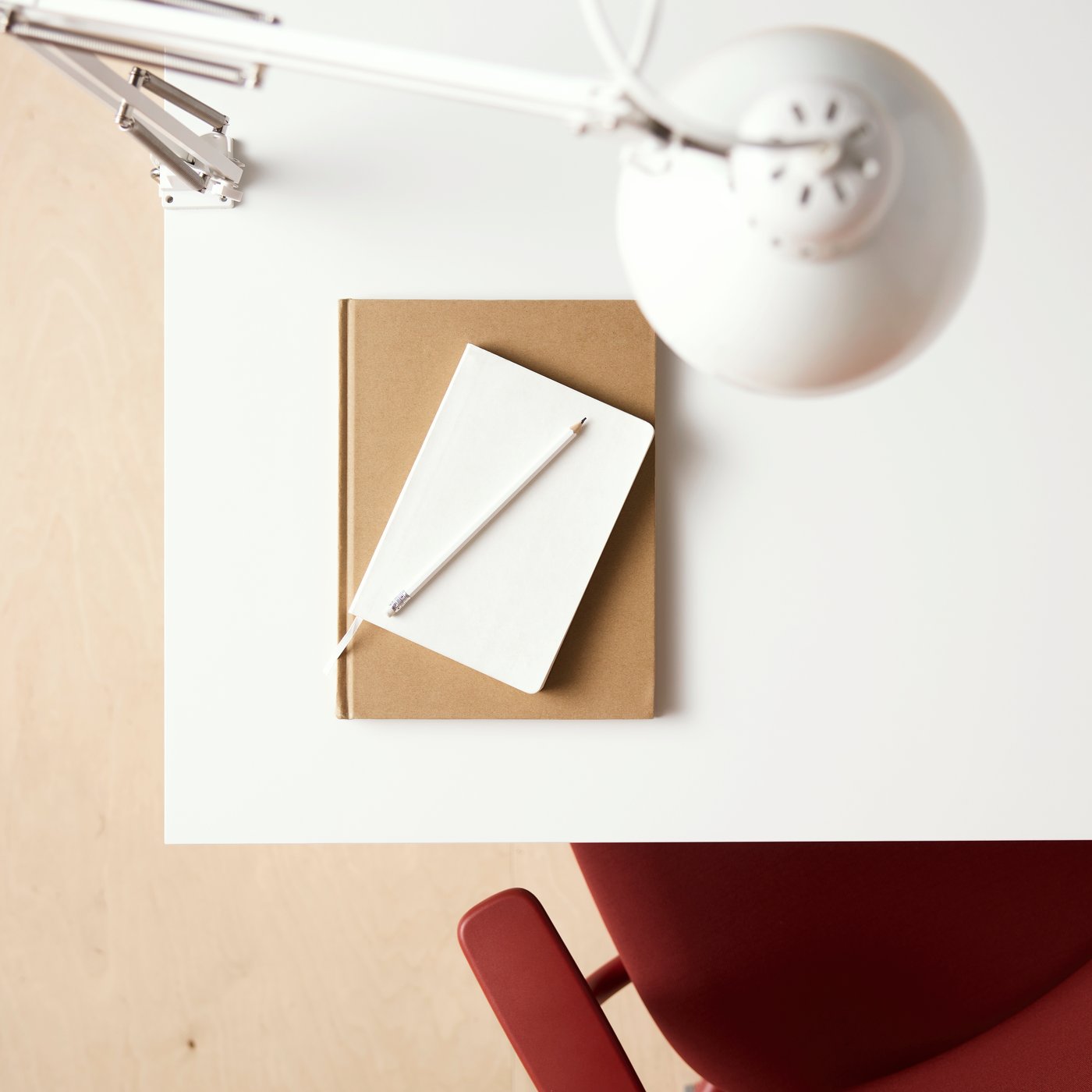 A white LAGKAPTEN table top