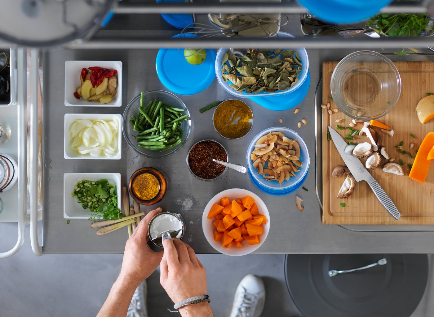 An off-white VARDAGEN bowl