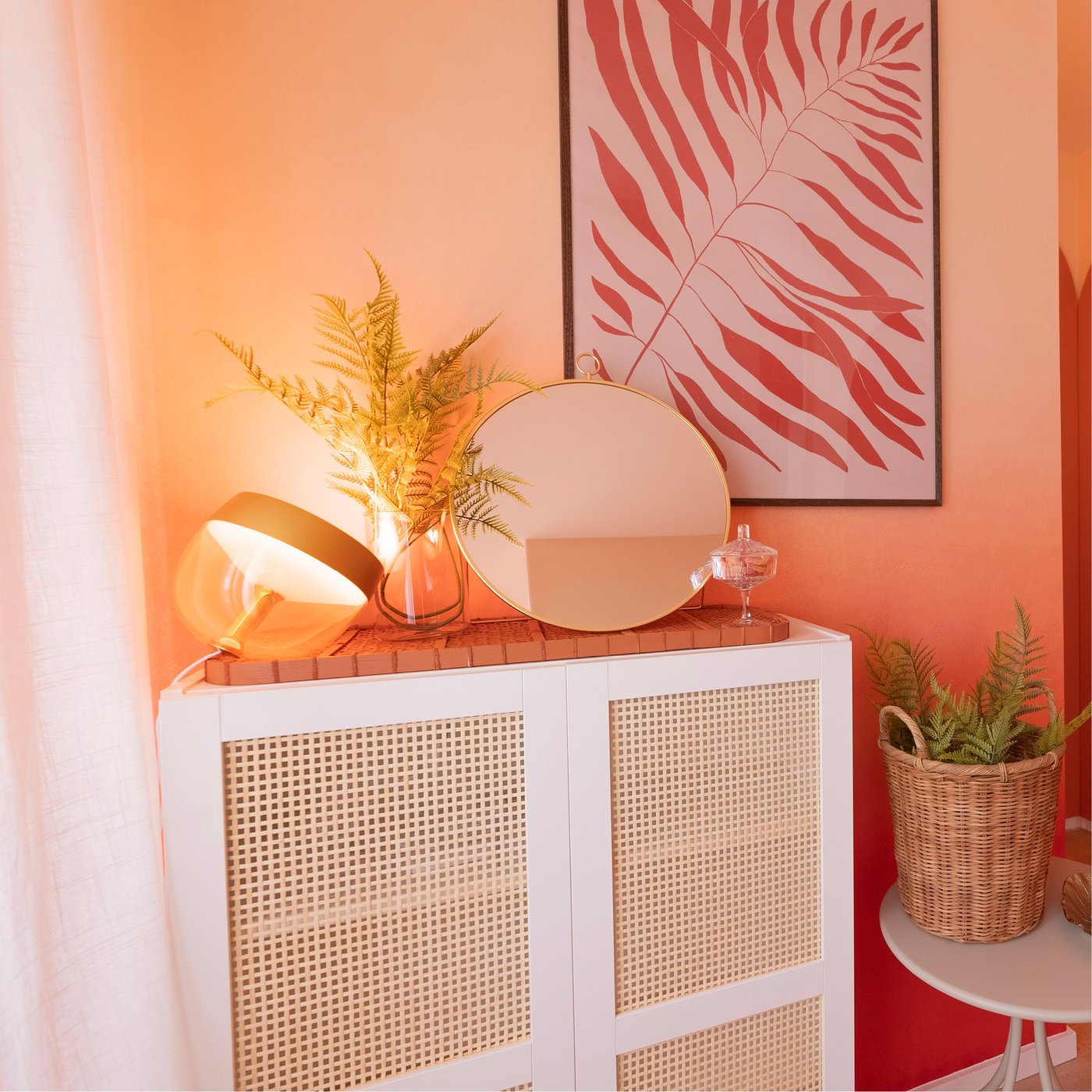 Bibliothèque BILLY/HÖGADAL avec portes blanches et cadres intérieurs tressés