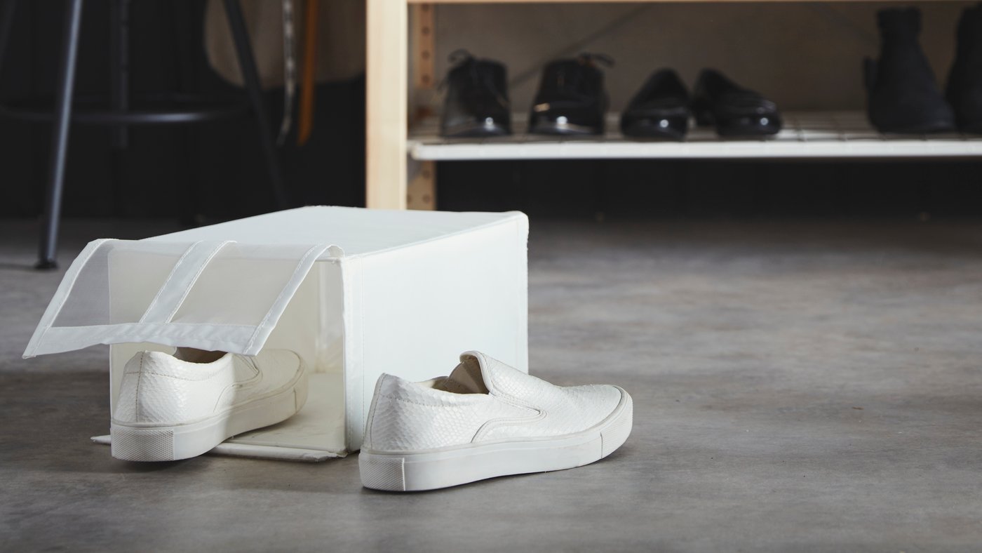 A white SKUBB shoe box