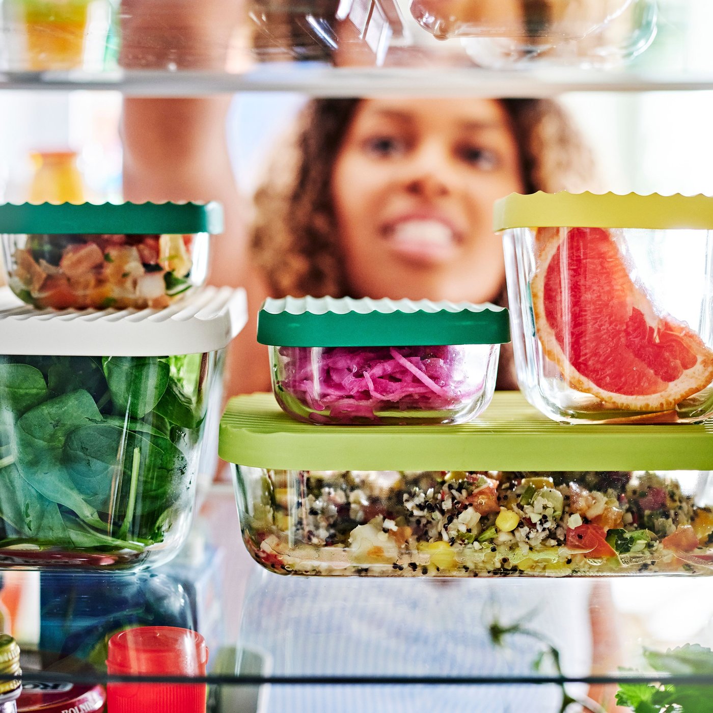 Průhledná/vícebarevná nádoba na potraviny HAVSTOBIS s víkem.