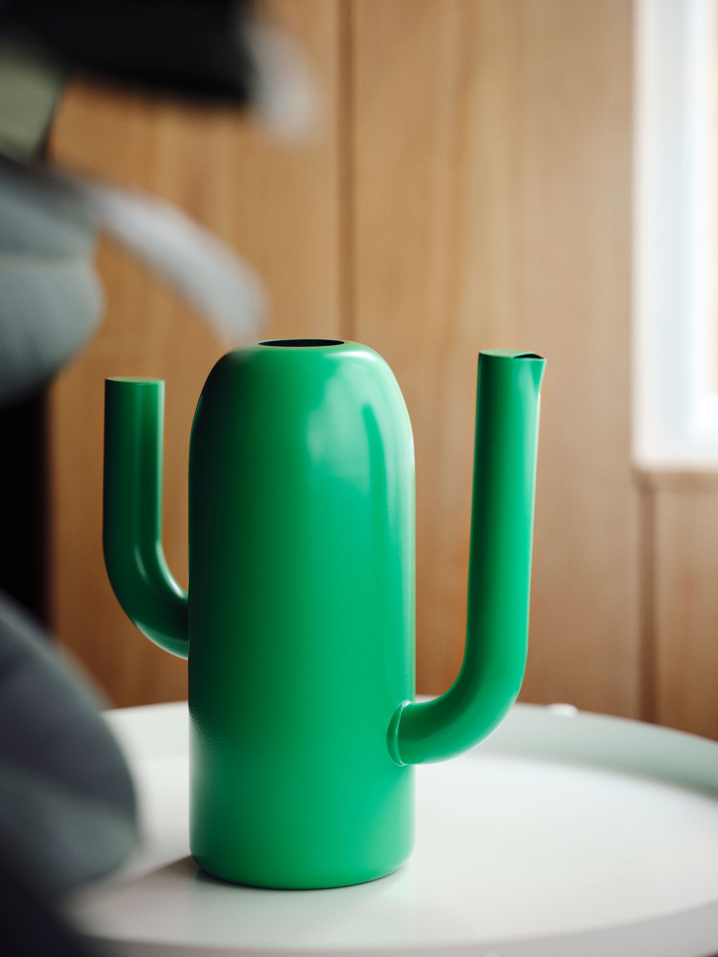 En ÄRTBUSKE vase/vandekande