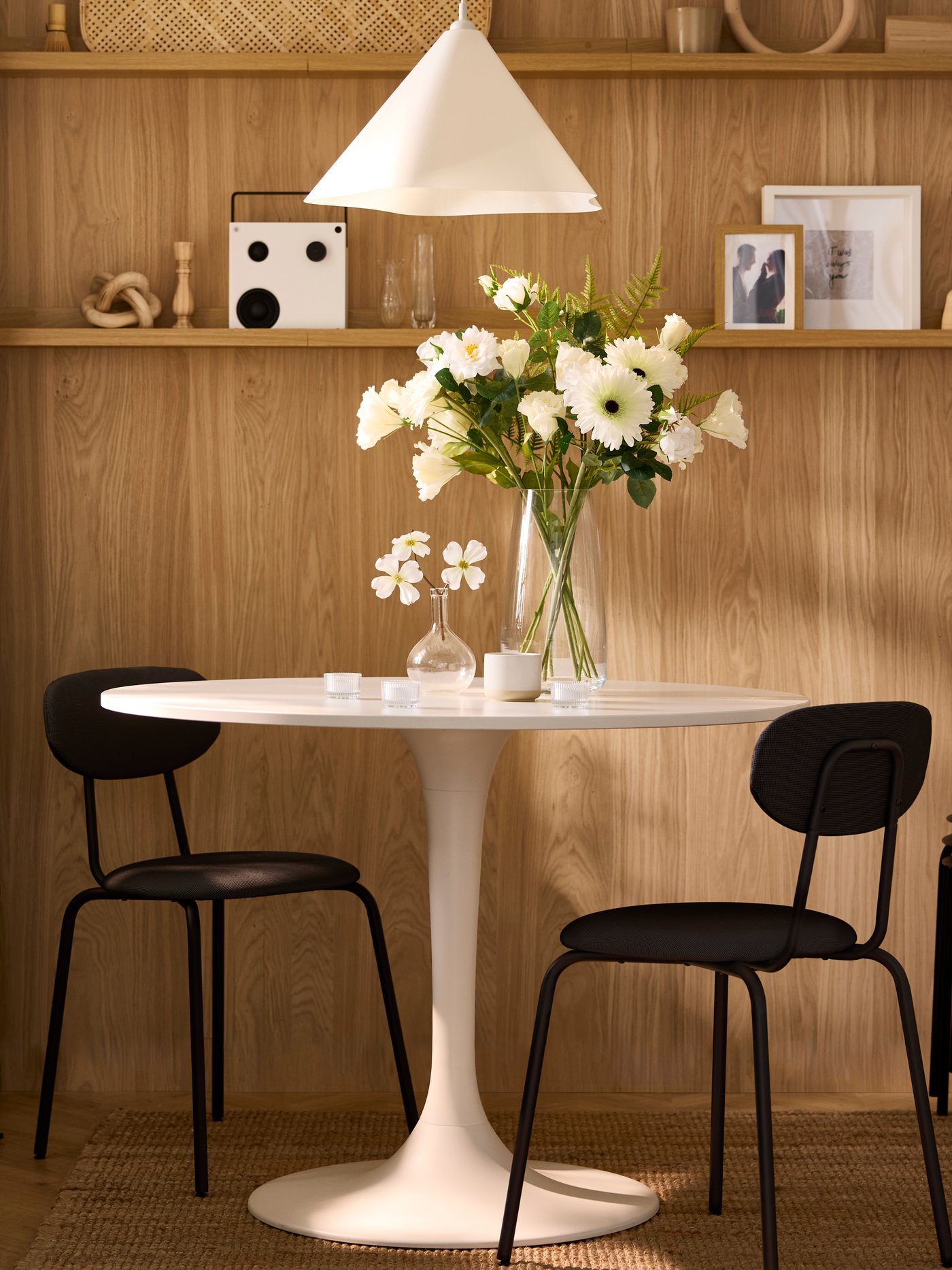 A white/white DOCKSTA table