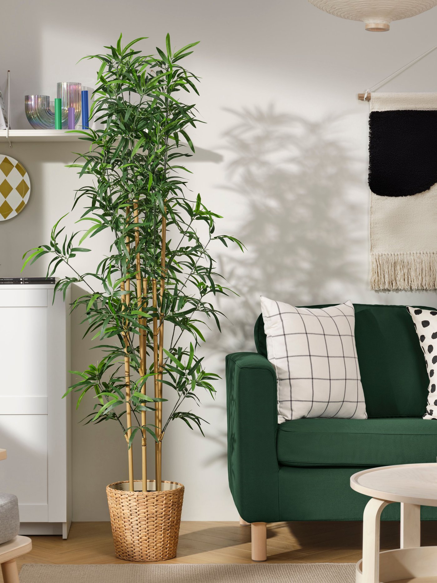 A water hyacinth FRIDFULL plant pot