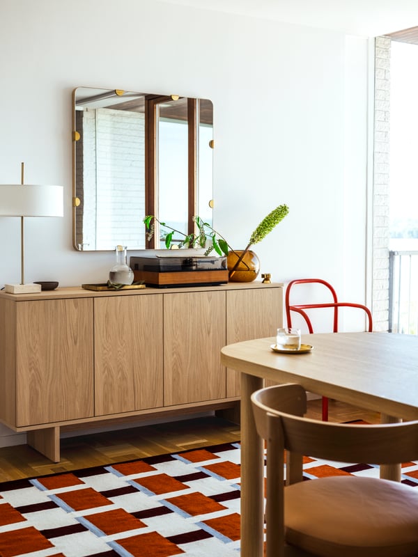 An oak/leather STOCKHOLM 2025 chair in the living room