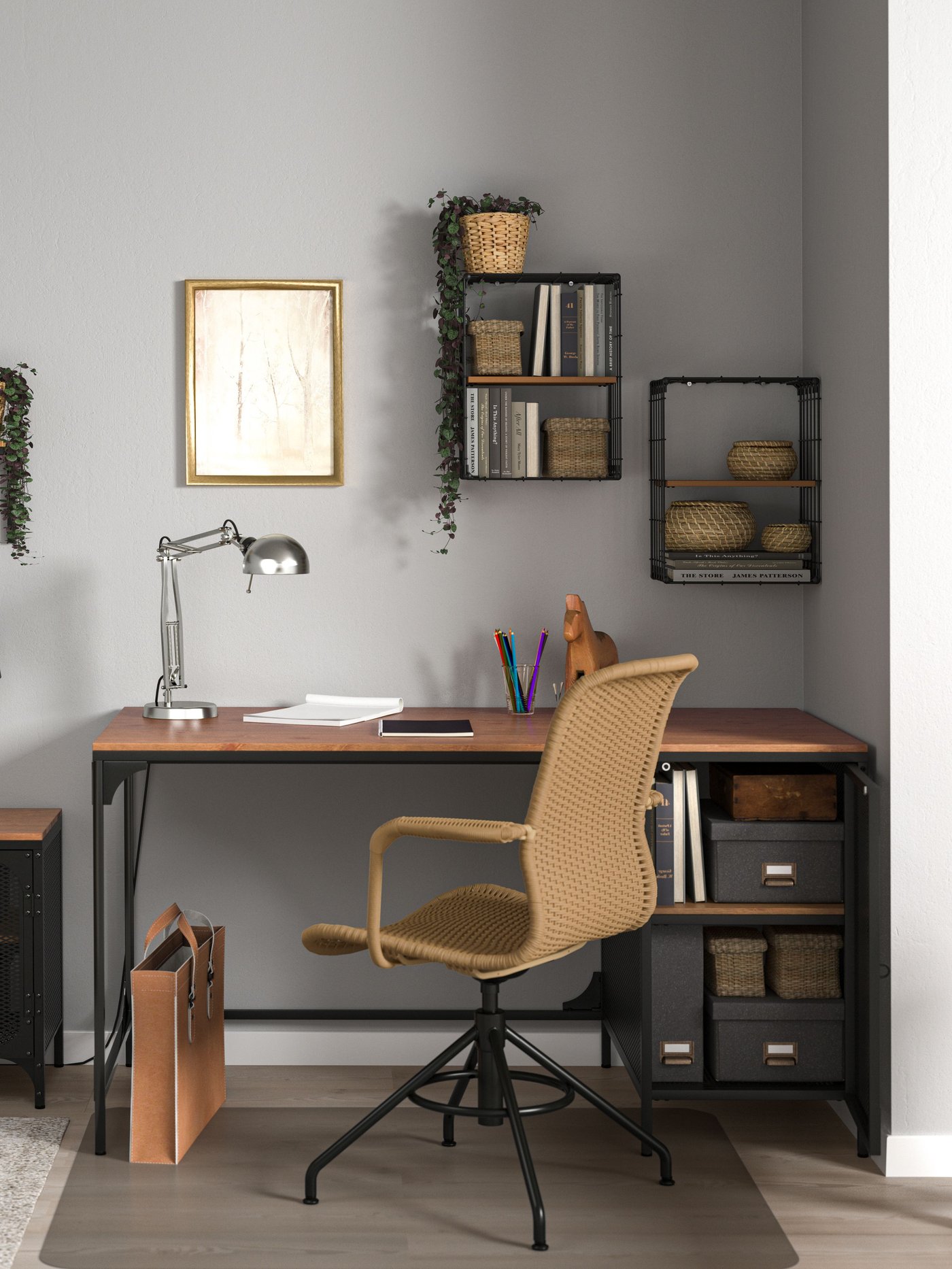 Escritorio FJÄLLBO de 140 × 70 cm en color negro, adecuado para crear una zona de trabajo o estudio.