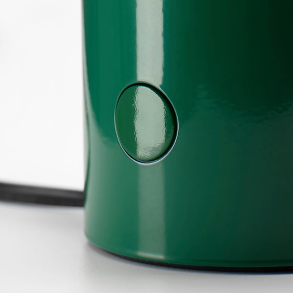 A dimmable/green SPETSBOJ table lamp