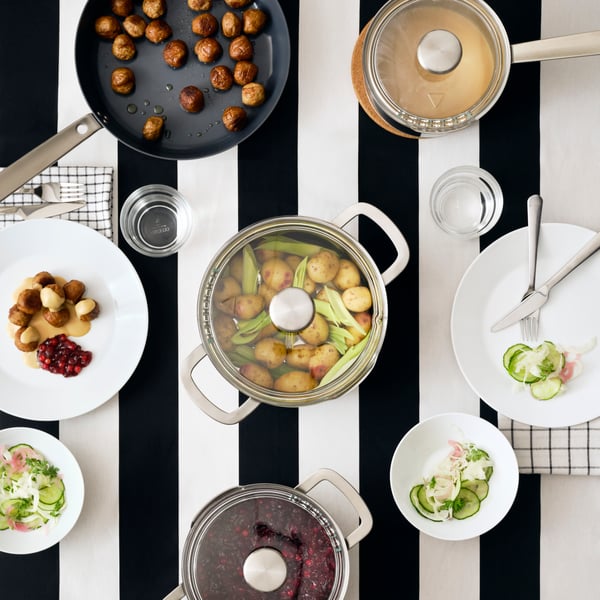 HEMKOMST cookware in stainless steel with DRAGON cutlery in stainless steel.