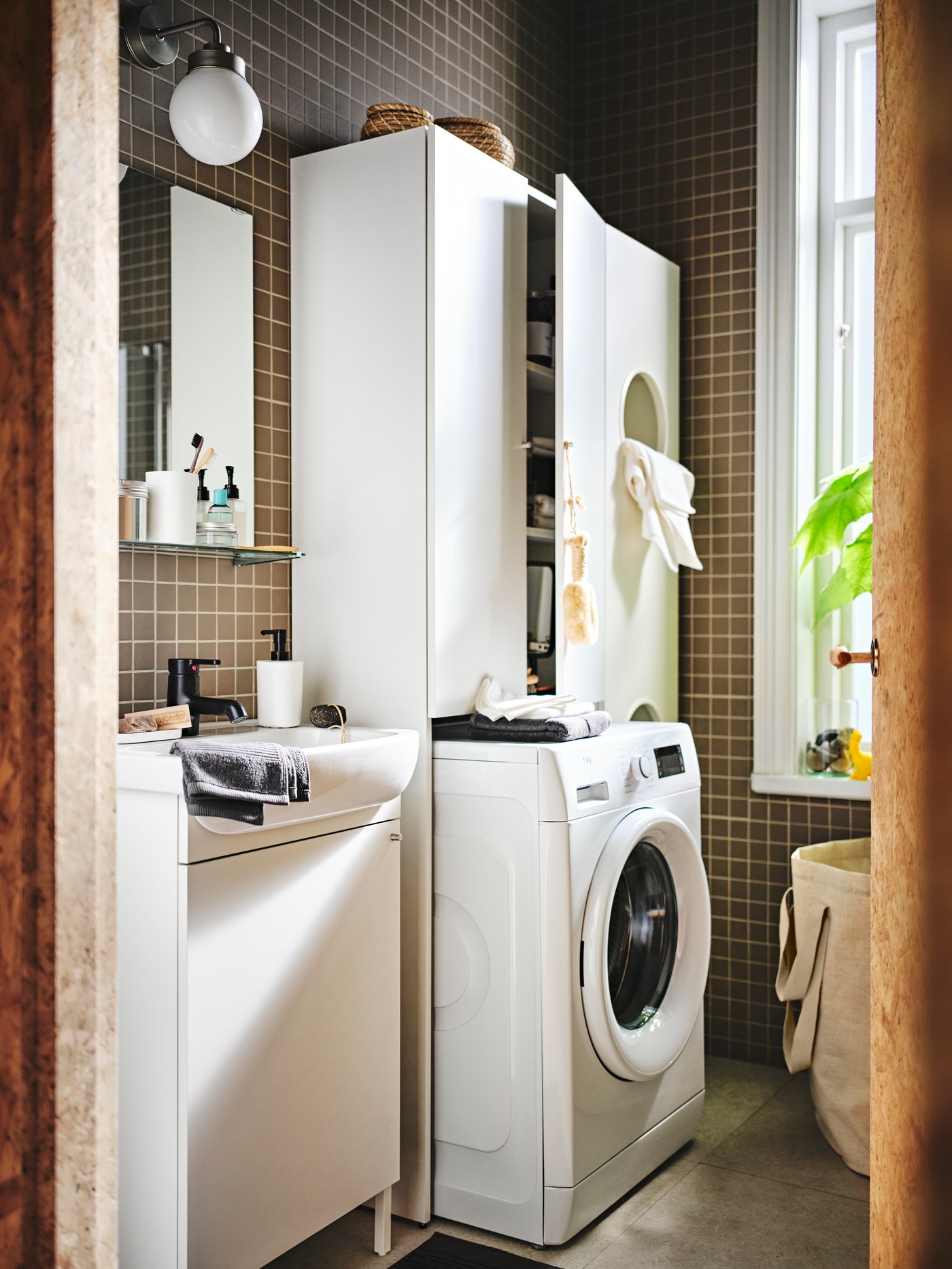 An anthracite SALVIKEN guest towel