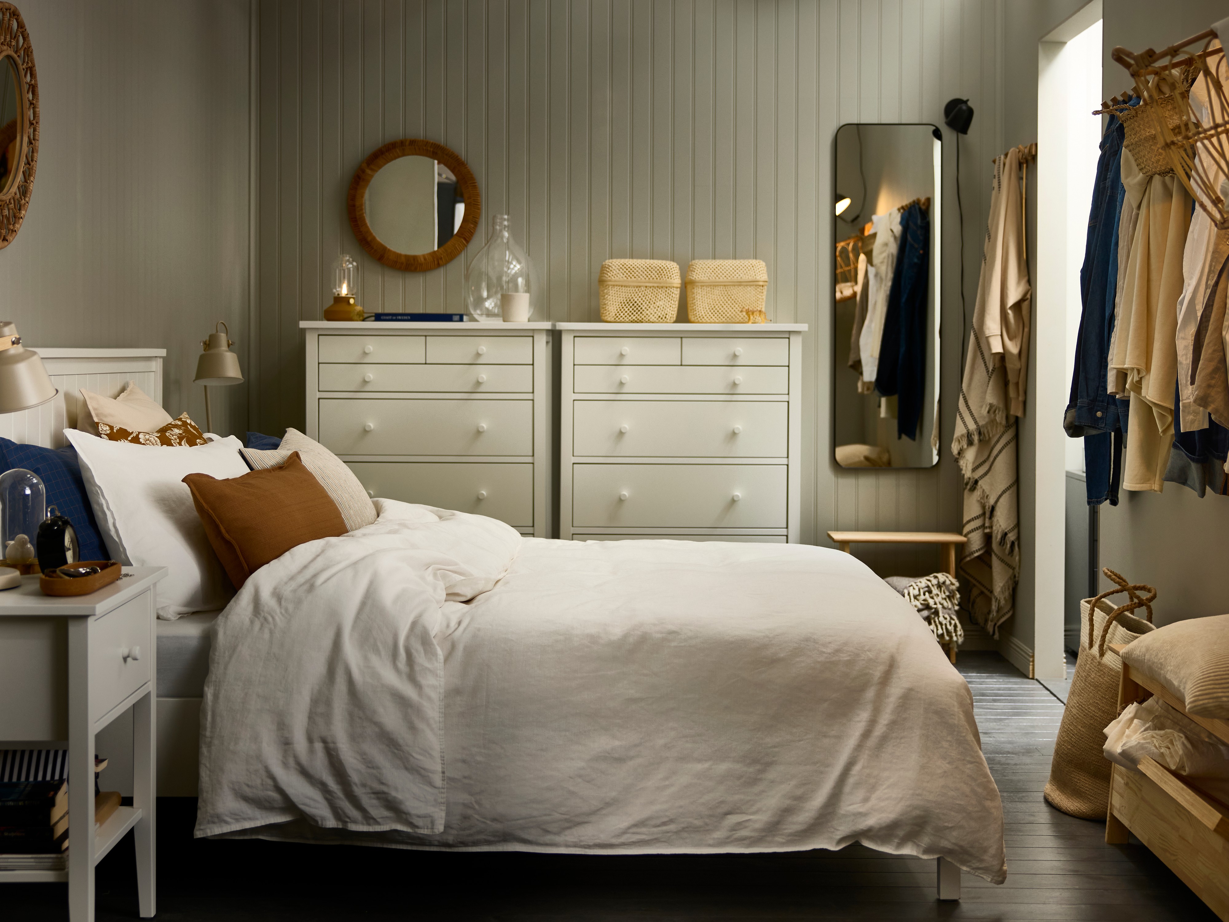 Кровати и матрасы