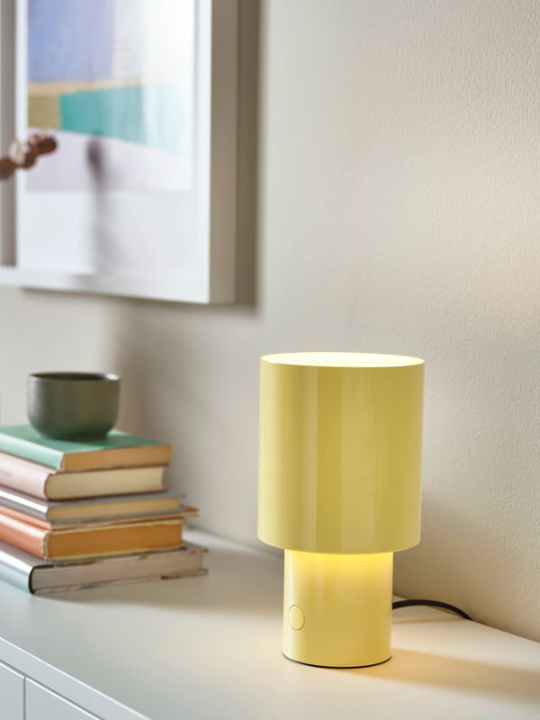 A dimmable/yellow SPETSBOJ table lamp