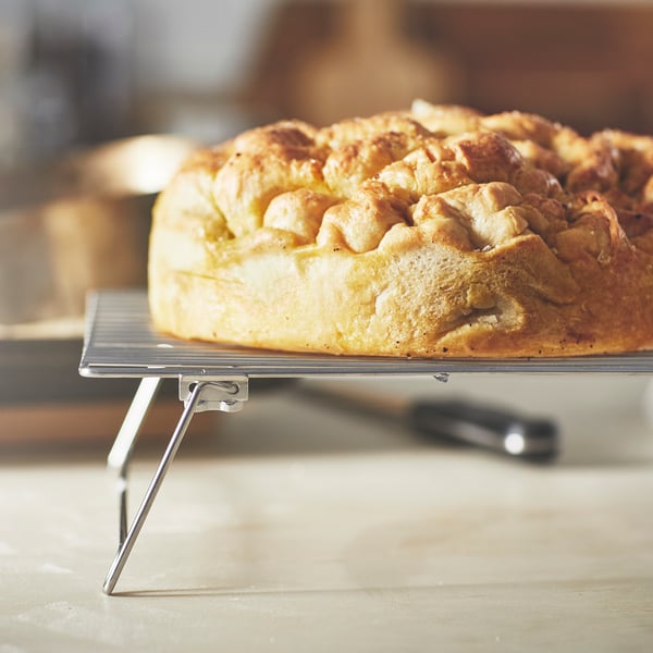 A LÄTTBAKAD cooling rack