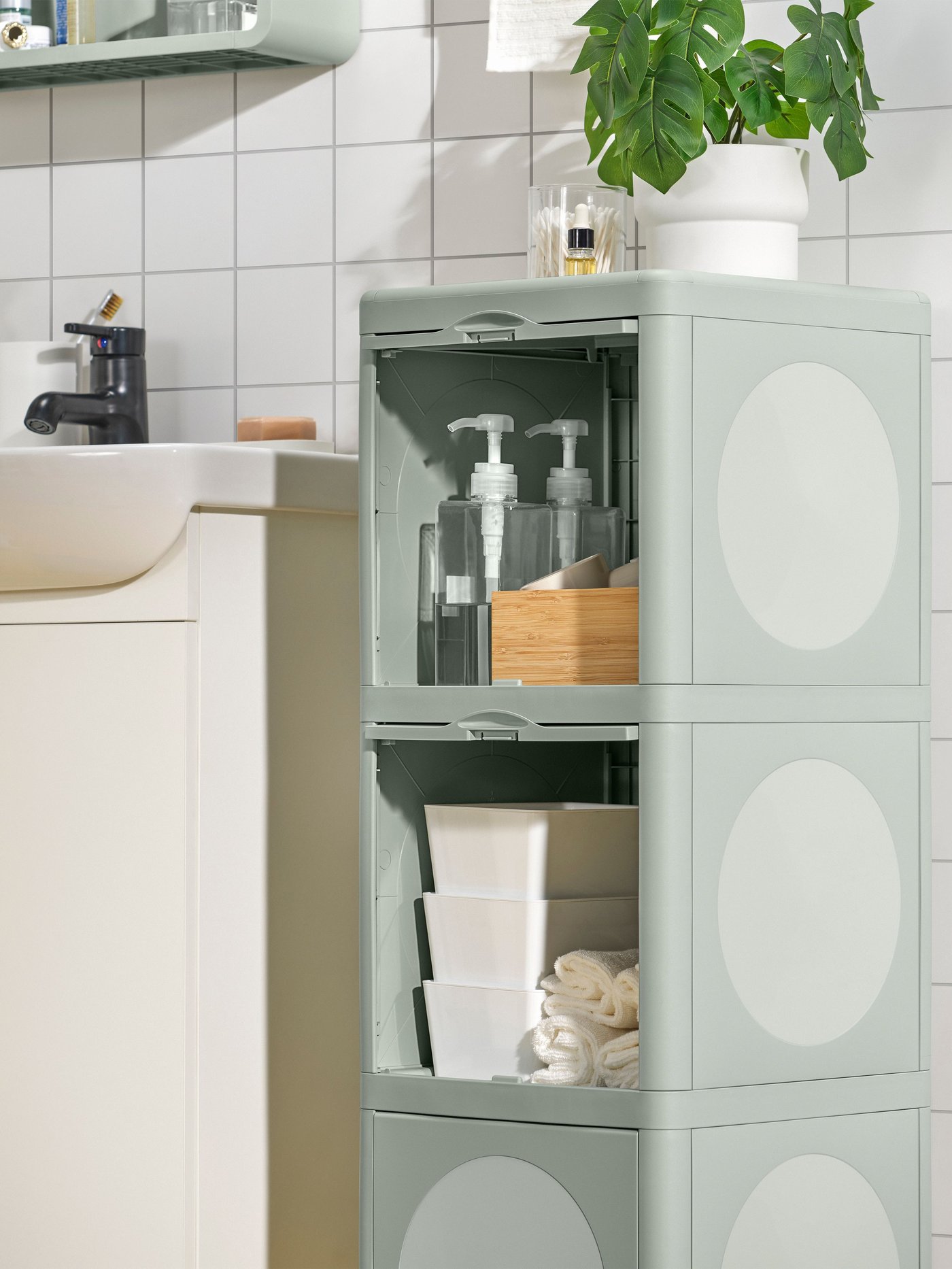 A green IVÖSJÖN cabinet with doors