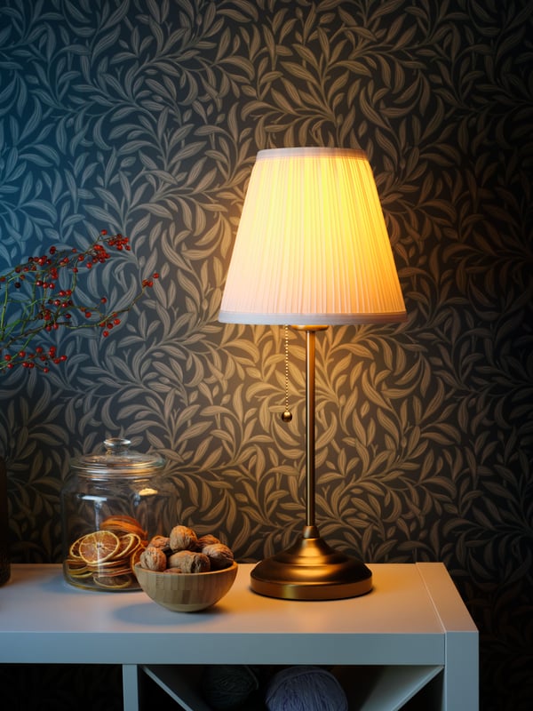 ÅRSTID table lamp