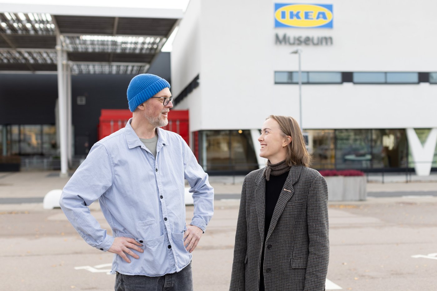 To ansatte fra Blomqvist utenfor IKEA Museumet.