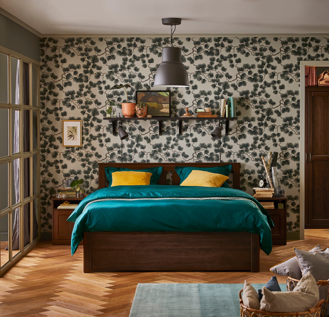 A dark green LUKTJASMIN quilt cover and 2 pillowcases in the bedroom