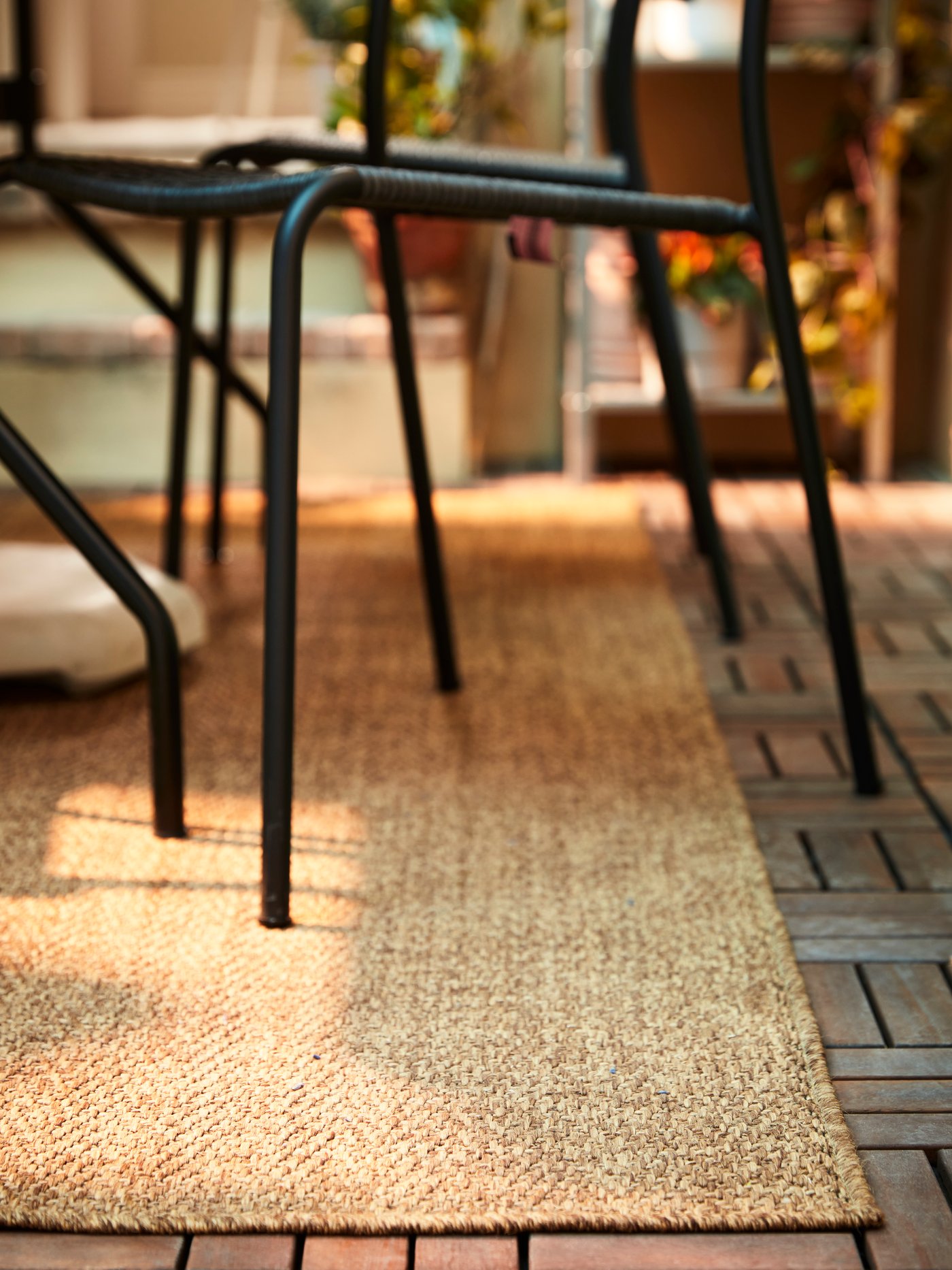 A brown LYDERSHOLM outdoor rug on a RUNNEN floor decking.