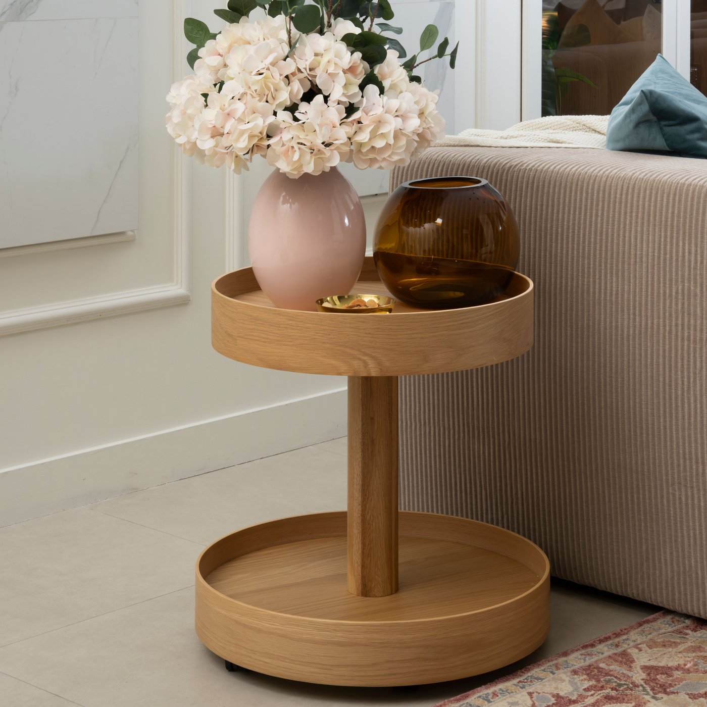 A pale pink BLODBJÖRK vase in the living room