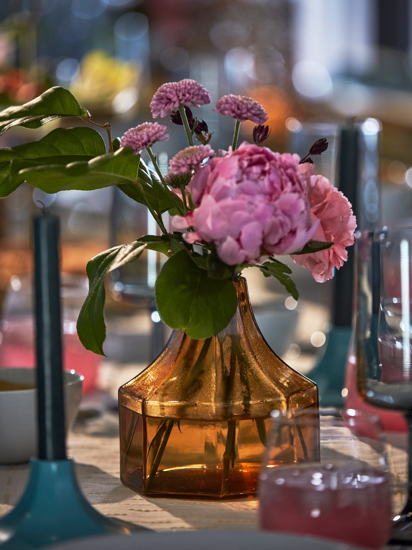 An yellow/glass GOKVÄLLÅ vase