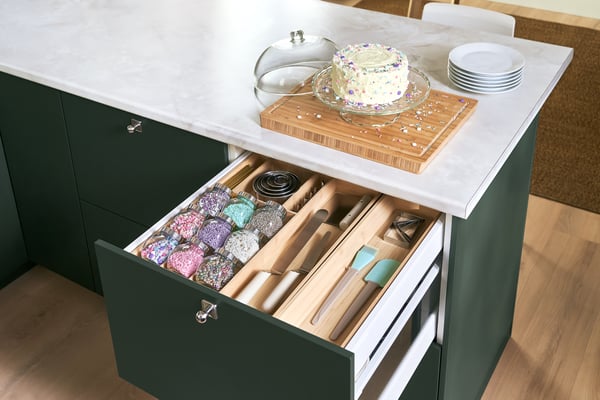 A white IKEA 365+ plate