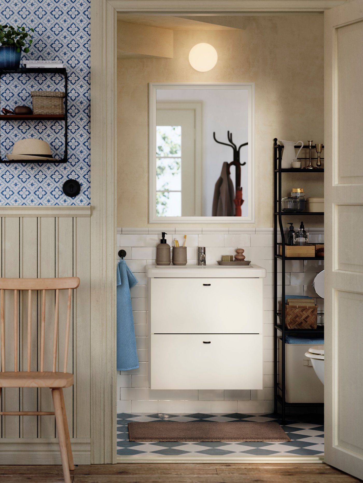 A black FRÖSJÖN shelving unit in the bathroom