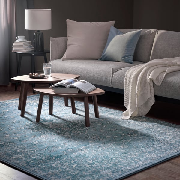 A blue VEDBÄK rug, low pile
