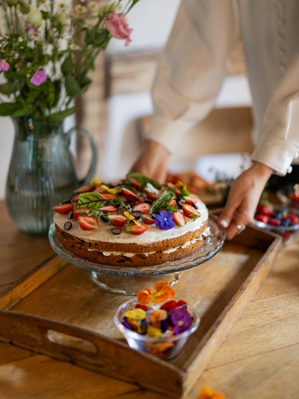A midsummer cake served on a cake platter.
