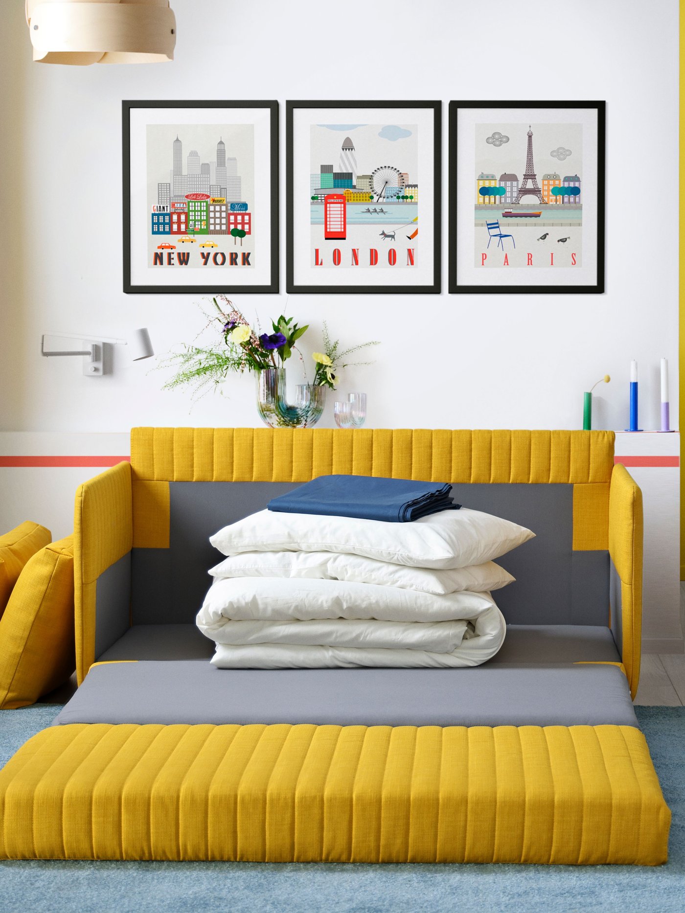 A mother-of-pearl colour RÄFFELBJÖRK vase